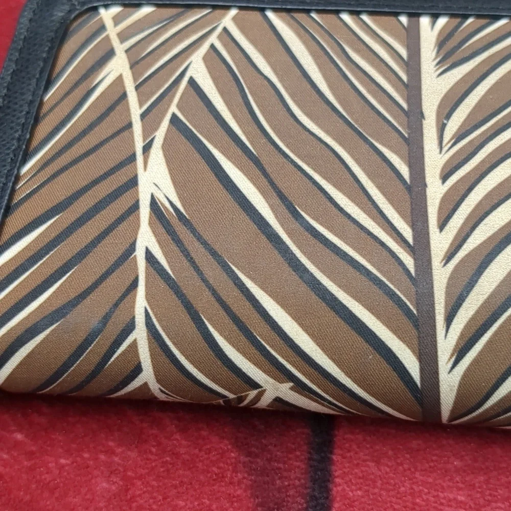 Vera Bradley Georgia banana leaf wallet